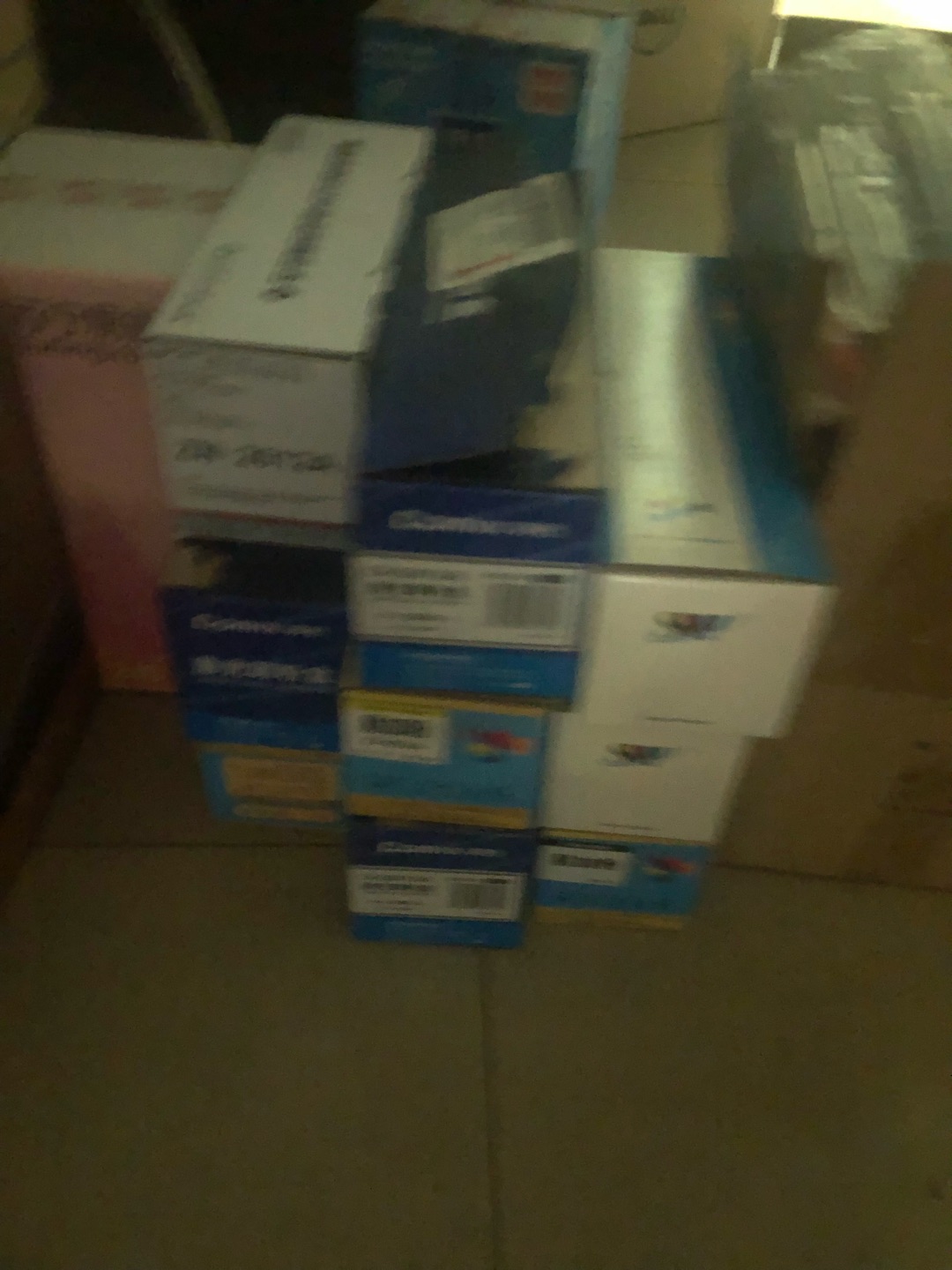 价格是特价的商品,价格是可以的,存货来备用的,套装的产品更加适合