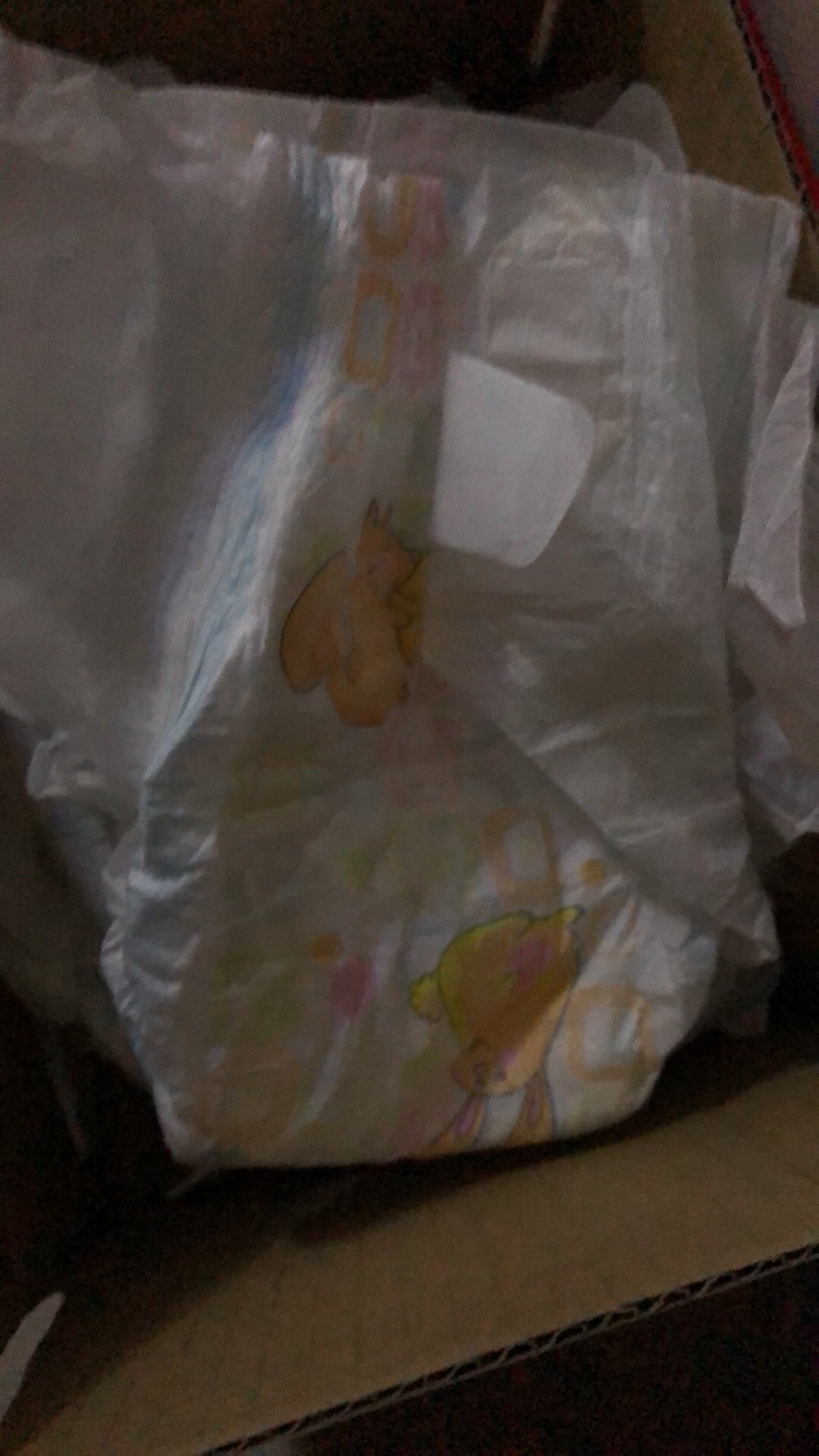 不好用,没尿显,商家都没表明出来,现在科技那么发达,还有这么落后的设计,也是醉了!图案倒是挺好看可爱,但是不实用,不方便啊!