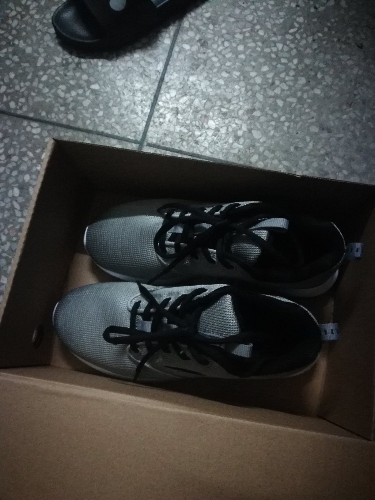 鞋子正品,码数标准,快递很快