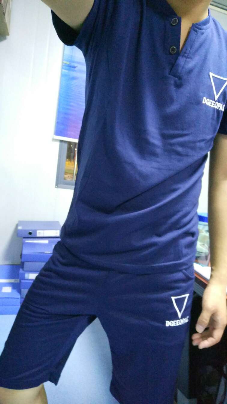 迟到的评价,昨晚试了还是很不错的,年轻了好多,就是不知道会不会起毛球,用用在说!!!