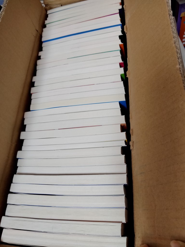 可怕的科学可以说是科普类图书的经典之作,之前收了初级版36册,孩子非常喜欢看,现在趁双十一收入高级版,满满大箱子,好多啊,孩子可以看好久了!真的太赞了!真是给力!!!