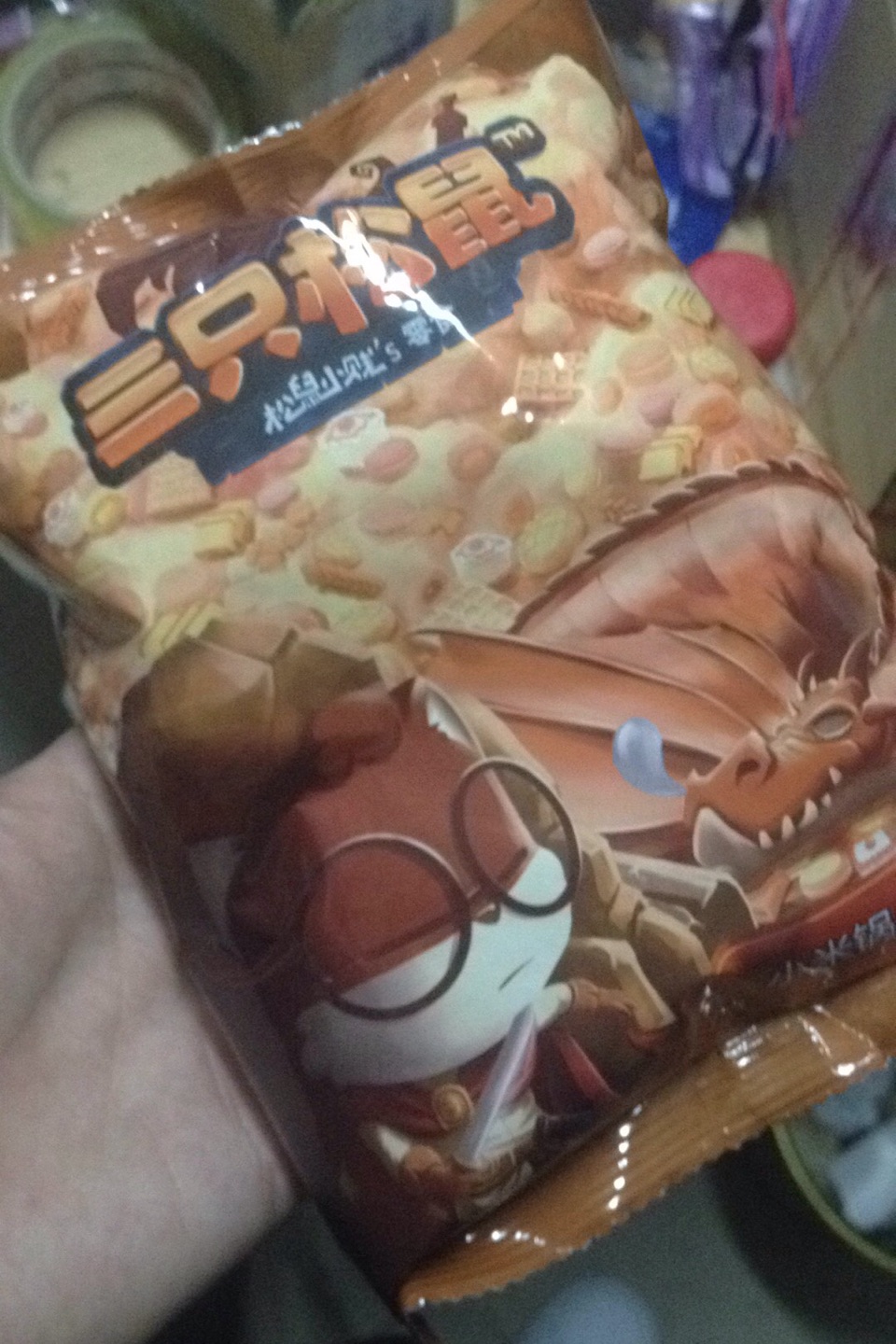 吃着挺不错的,感觉三只松鼠的小吃都还不错,水果干,小吃我经常买,挺好吃的,也蛮实惠的。