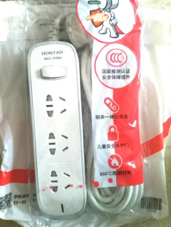 用一个好的插线板能用挺长时间吧,看这个插线板,挺方便的,买一个试试。