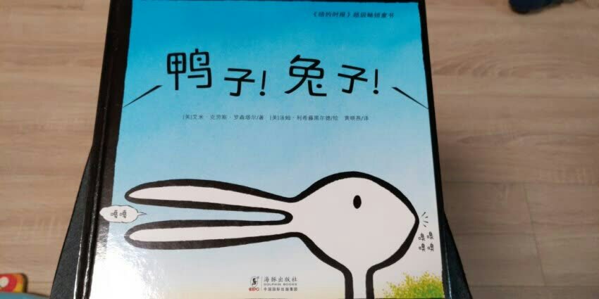 书这东西是最便宜的奢侈品,价格又有便宜,又能收藏,有优惠就大量的买,买了特别多的书家里都快装不下了,还是控制不住手。当成收藏品。