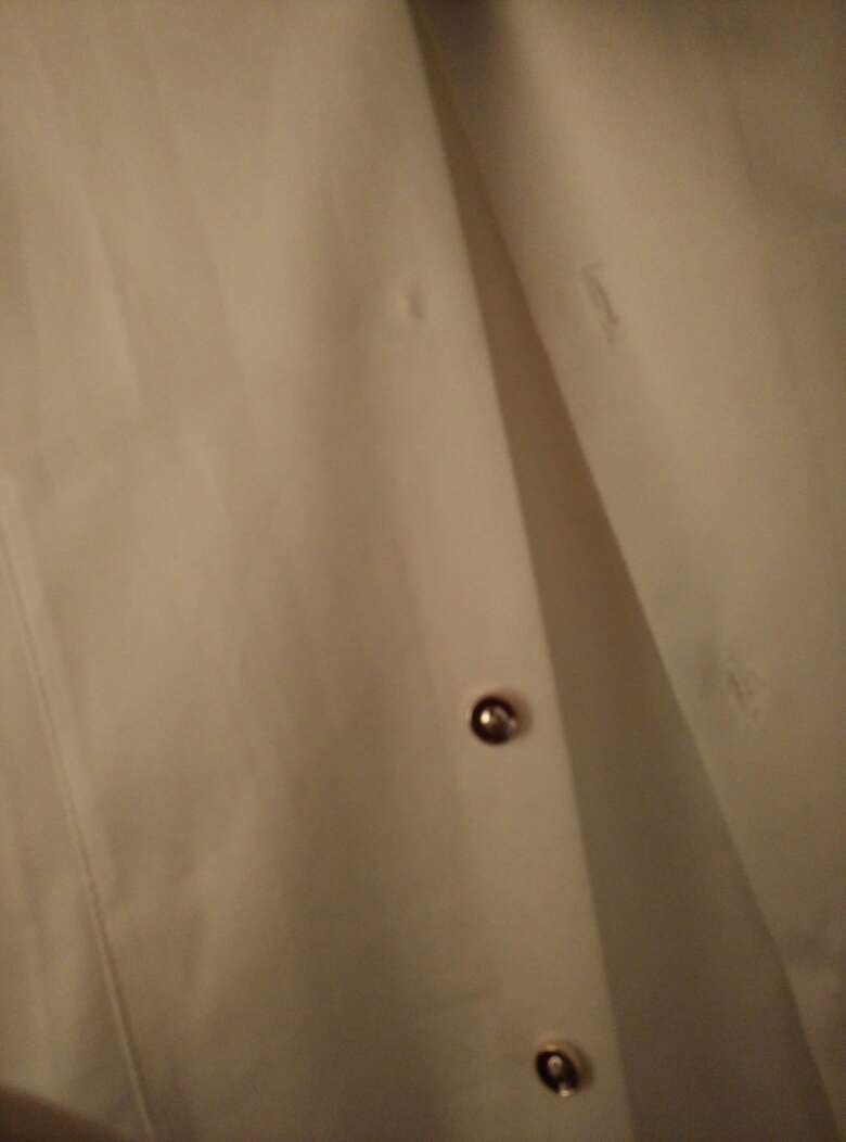 衣服质量不咋滴刚穿了两天就掉了一个扣子