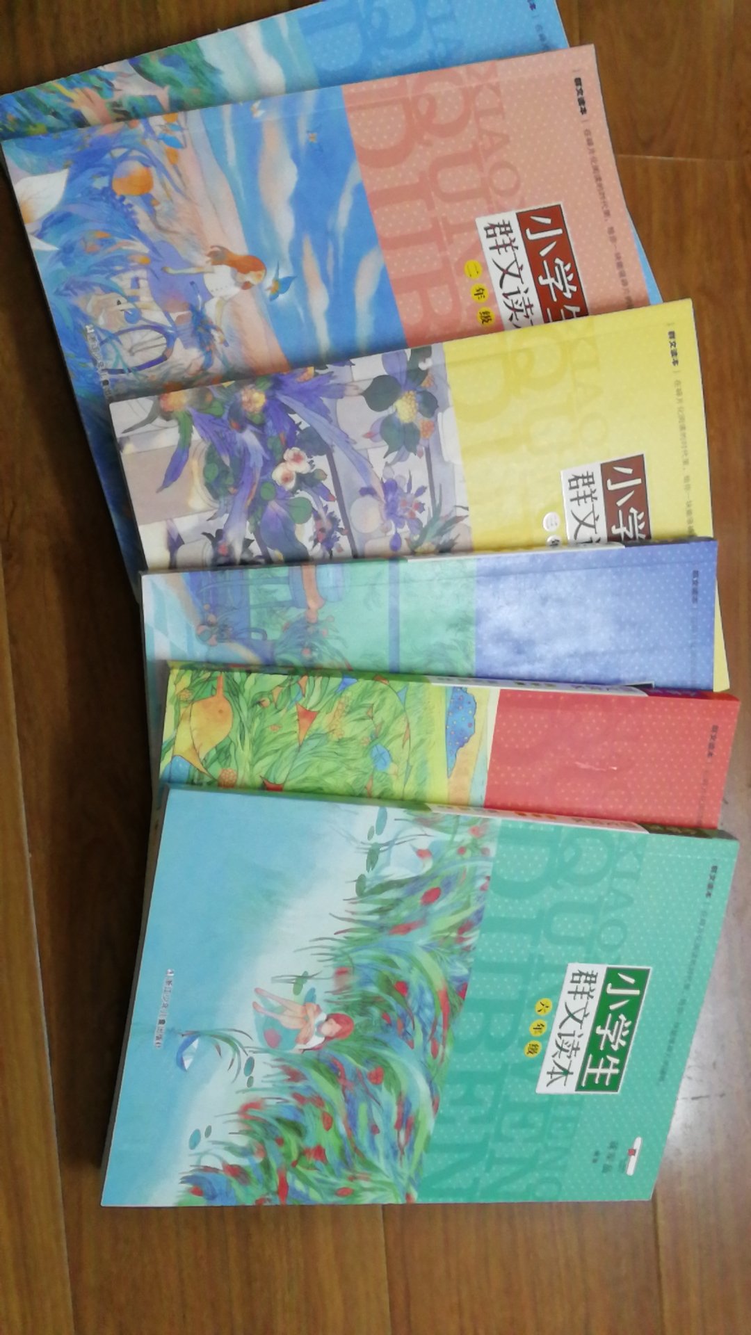 特别棒的一套小学生课外读本,内容生动活泼,专属价实在是太划算了