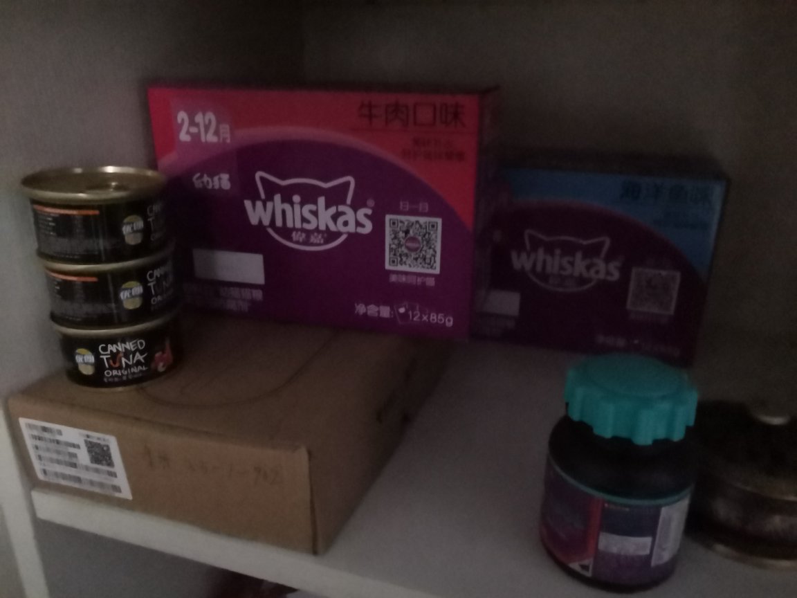双十一买的很实惠,买了一大堆,快递员问我养了几只猫,其实就一只啊哈哈