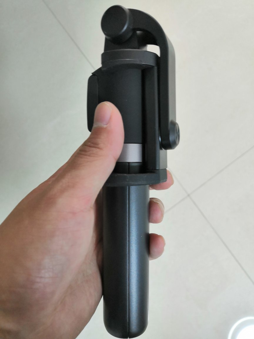 物流超快,拿到手迫不及待的试了一下,蓝牙连接很快,体验不错,手感也好,非常好用,好评好评~