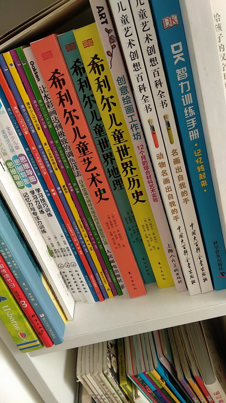 孩子喜欢这一本,内容适合小点的孩子有一些翻翻的小机关,活动买的,还不错。又买了系列其他的几本还没到。