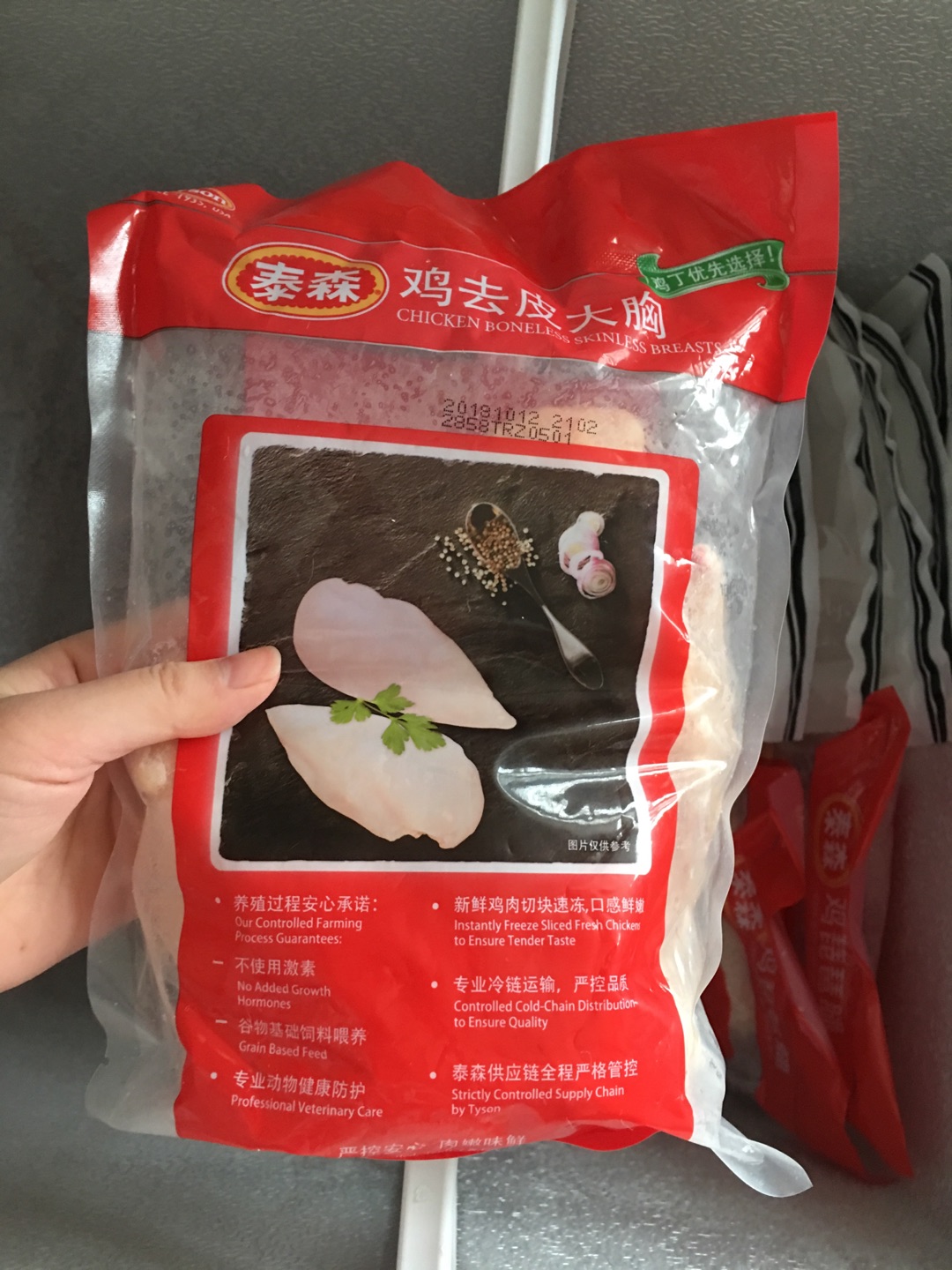 双十一还没到已经下了几单,买了一堆肉。这堆肉肉统一评价一下!(?ì _ í?)物流很快,11号当天就收到了,保温箱干净整洁。生鲜在买真是太合适了。小哥服务超好送进门,可以给加个鸡腿吗???赞肉肉们日期都很新鲜…已收拾好入冰柜啦( ?? ?)( ?? ?)