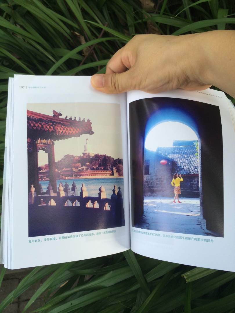 杨品 光线摄影学院创始人,中文论坛100强之橡树摄影网联合创始人,著名新媒体艺术专家,曾担任多项全国摄影比赛、选秀活动的特邀评委嘉宾,长期致力于摄影文化的普及。作为中国销量排名第一的数码摄影畅销书作家,著有《数码单反摄影轻松入门》、《数码摄影构图技巧大全》、《Photoshop数码相片处理技巧大全》等超级畅销书。 朱永钢 资深媒体人,移动互联网行业观察者,光线摄影学院联合创始人,中国公关网“公关大讲堂”最年轻的讲师之一。作为新媒体艺术与营销专家曾服务过AMD、腾讯、百度、神州数码、三星电子、诺基亚、联想、万达地产等众多全球知名企业。朱永钢同时也是摩客互动的创始人之一。 耿春晖 少年派摄影漂流家,iPhone手机摄影专家,光线摄影学院摄影导师。作为年纪轻轻的资深旅行者,凭借自己的不懈努力和过人天赋,他长期过着在路上的生活,多次行摄川藏线、青藏线,多次应邀为国内外知名户外品牌、旅游论坛举办手机摄影讲座。