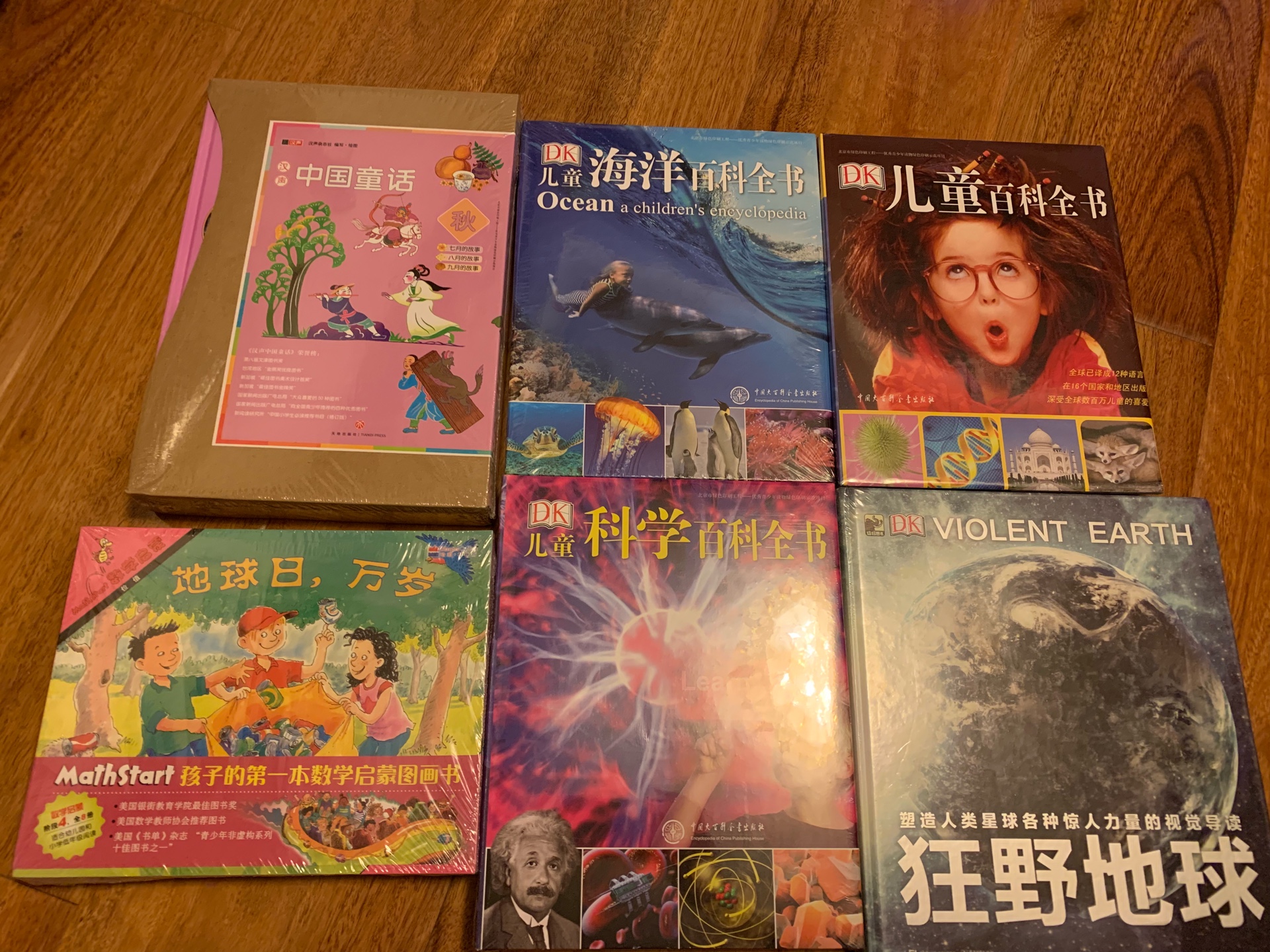 活动入手超级划算,买买买的书全在,只是这双十一物流不到家有点遗憾。很厚实的一本,以至于我从快递点拿回家一堆书,差点累死。好书值得囤。