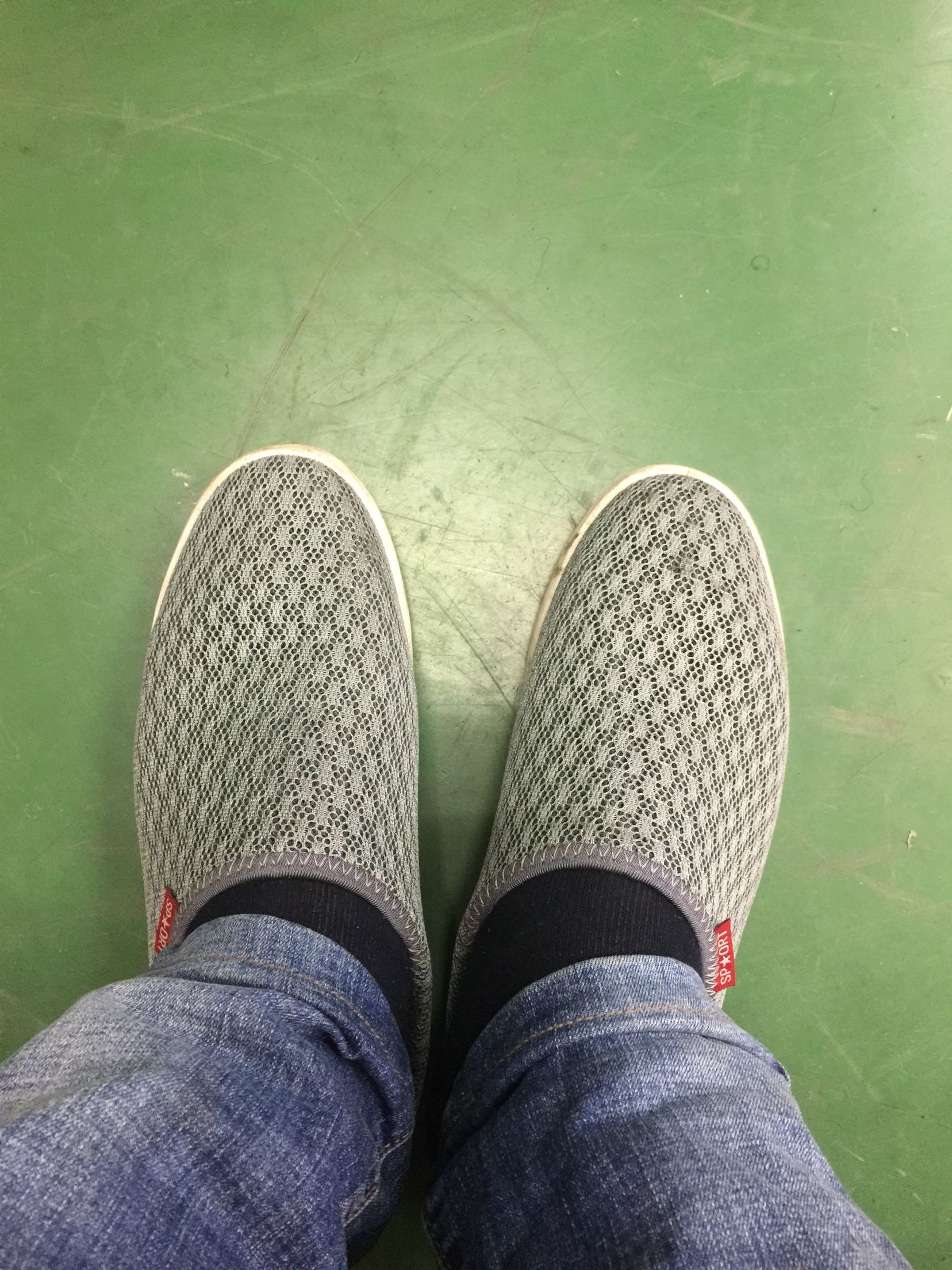 非常好,穿在脚上很合适,感觉也很舒服!