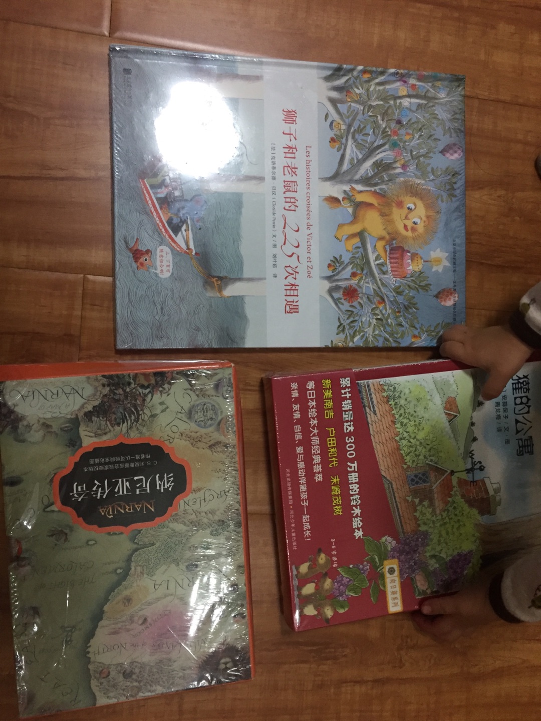 非常精致没有味道 包装很好 质量很好满意 自己先看看宝宝还小先屯着~