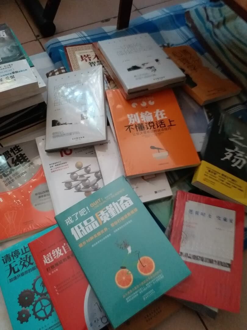 看成色非常的棒,毕竟是大品牌的产品,从做工到质地都非常的好。期待后续更好的使用体验。