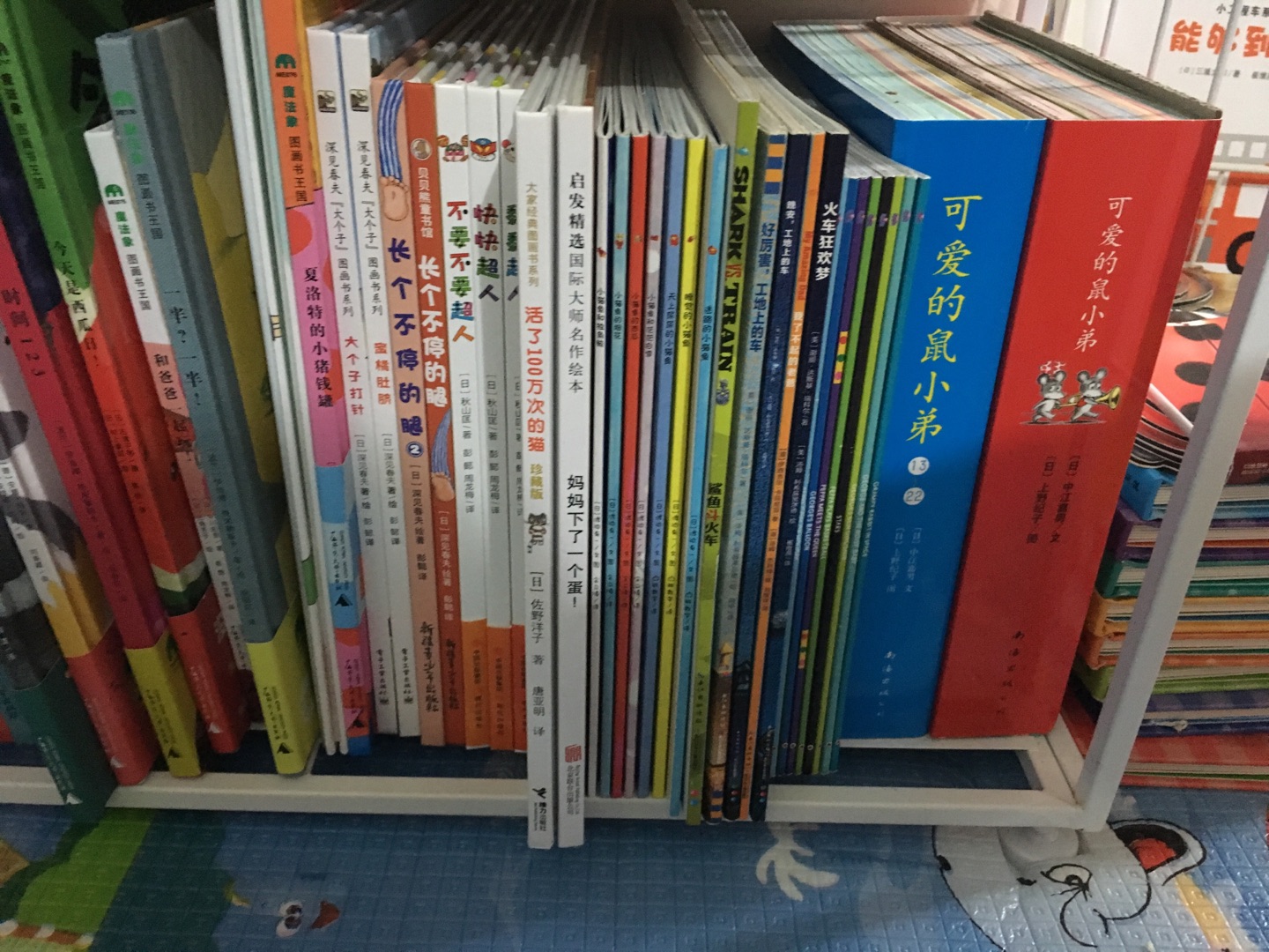 这是一个好评模板,因为双十一买了太多书,没办法一一拍照评价,只能上大合照和统一评价。不过,书都是好书,质量无问题,内容很棒,我家宝宝特别喜欢。真的很爱这些书,好评!