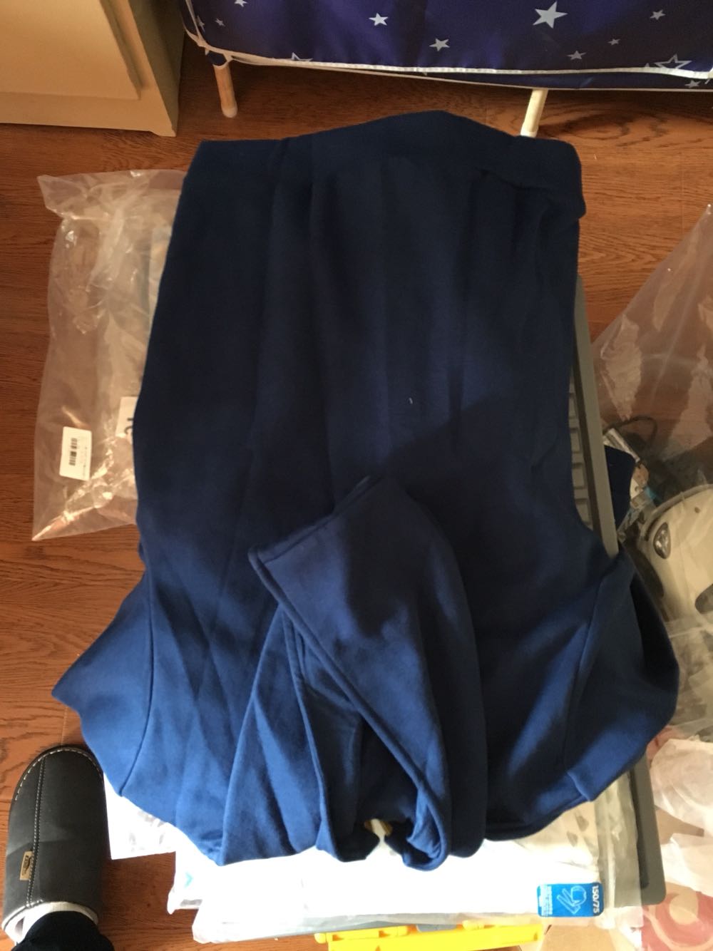 衣服很薄 也就交替季节穿 活动价购入 板型很好。运动装