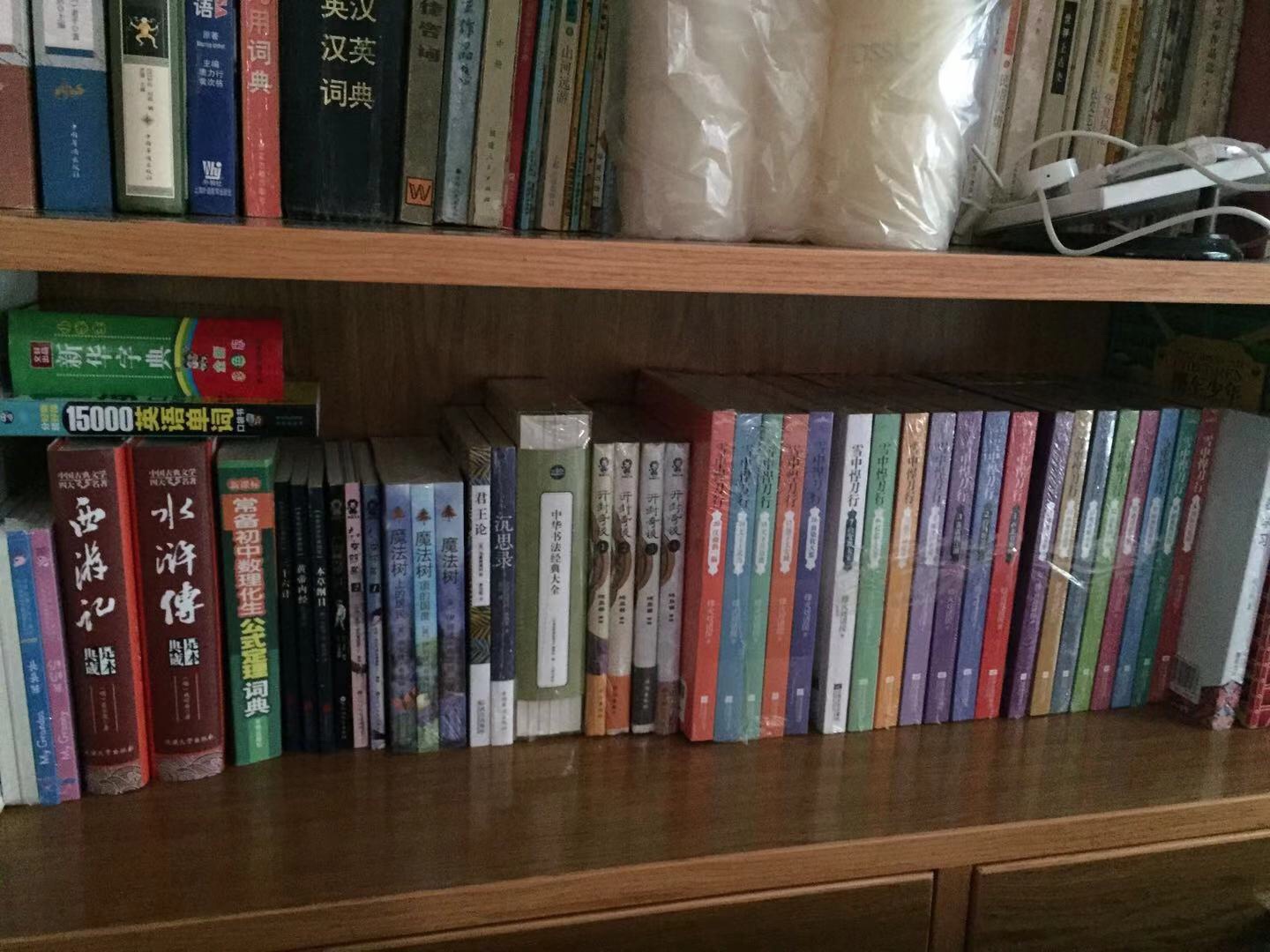 双十一剁手节,今年特别疯,买了两书柜的书,但是买书不心疼,买书不是为了装点书柜,而是丰富自己的阅历知识,提高自我的修养品味,最主要的是给自己的娃营造出一个读书的环境。