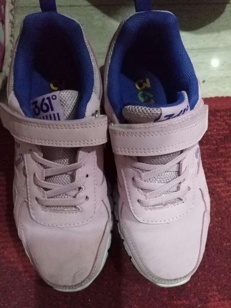 女儿很喜欢,昨天刚到今天就穿上了。