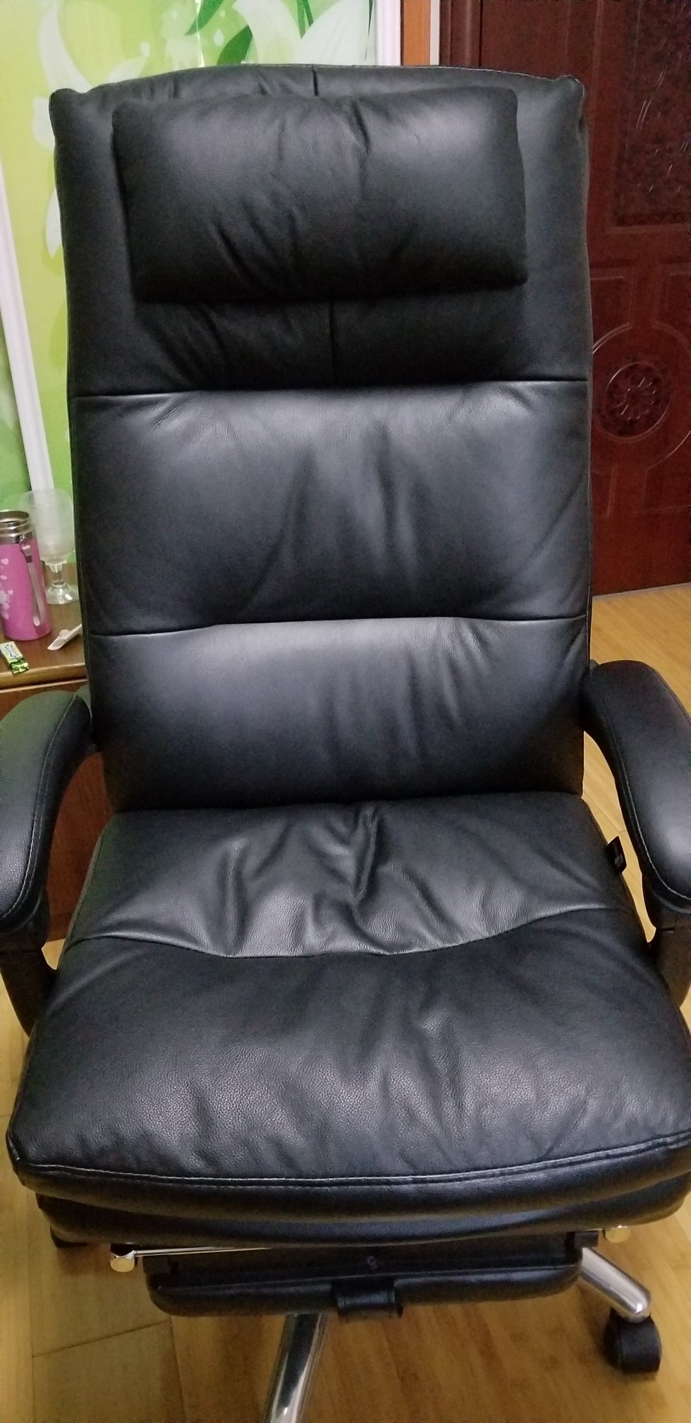最后一次的货物还行,退了3次任是退好的,以后不会买这家的了,上千的东西做工很毛躁