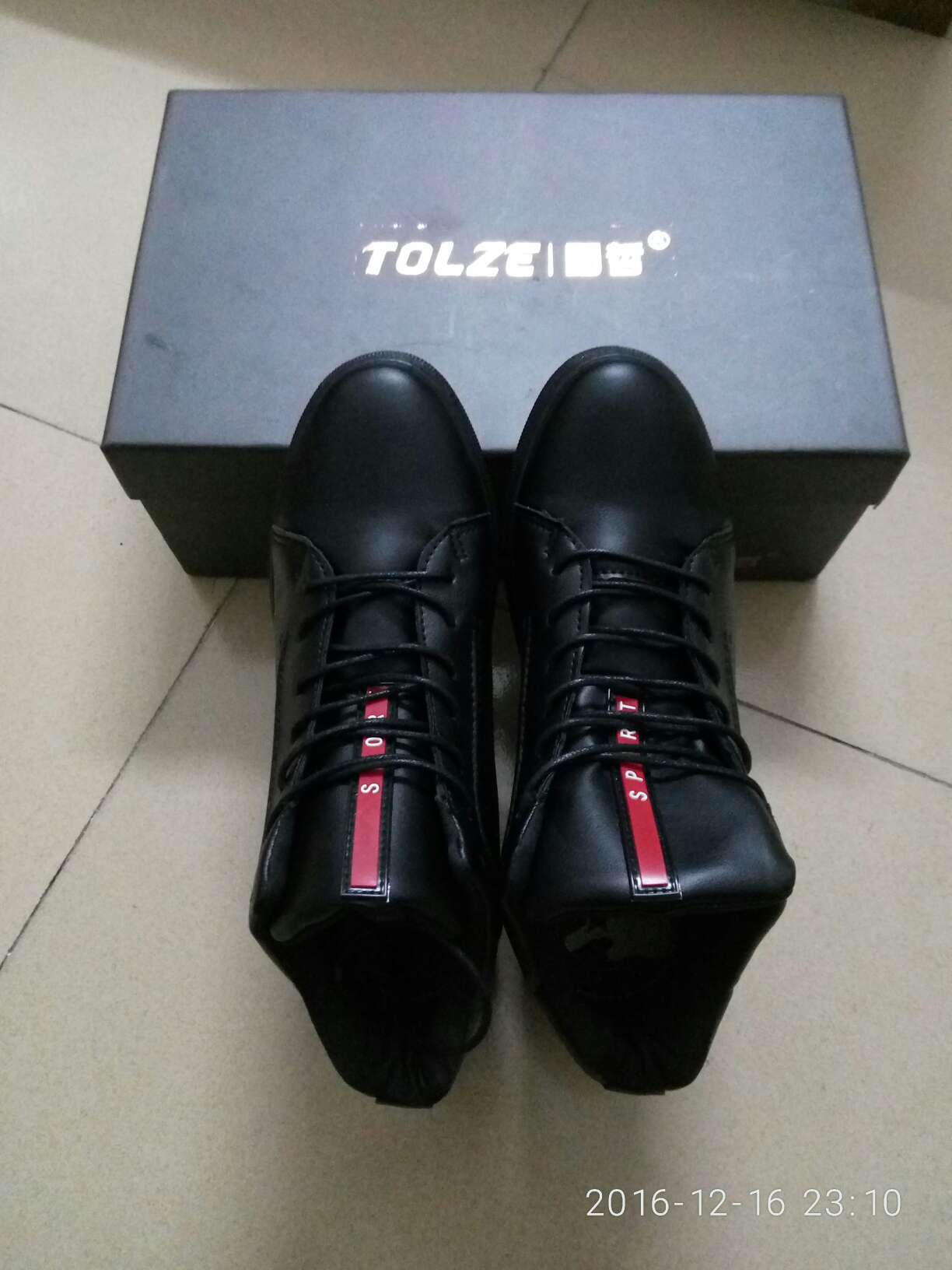自营商品好给力啦,图哲鞋子杠杠滴,穿着很舒服,永远支持。