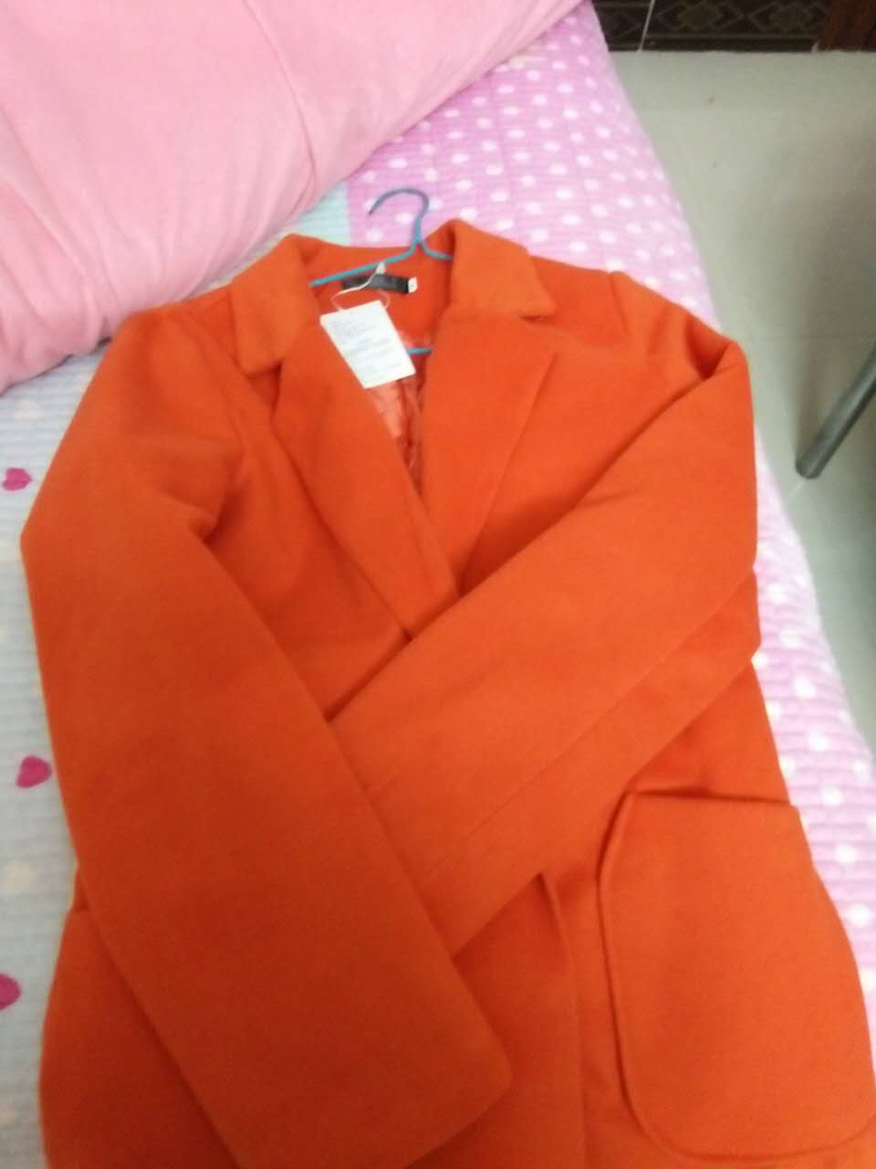 衣服收到了,试穿了一下挺暖和的,就是袖子太长。