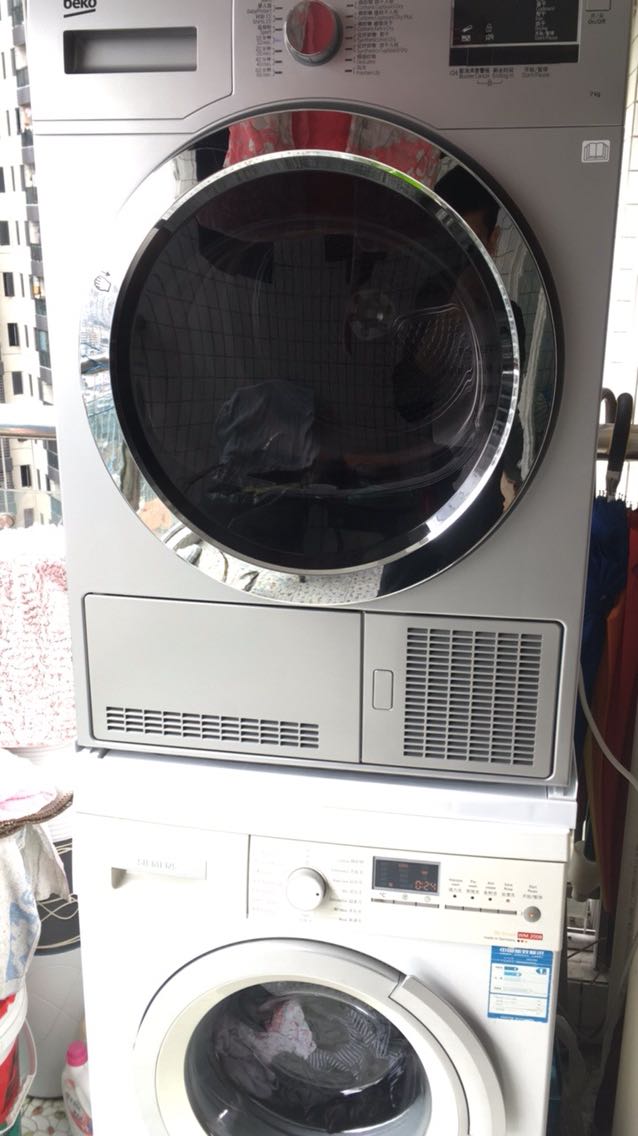 快递时效性不错,配上支架搭在我家洗衣机上很合适,但好像少了一块备用过滤棉和过滤架?