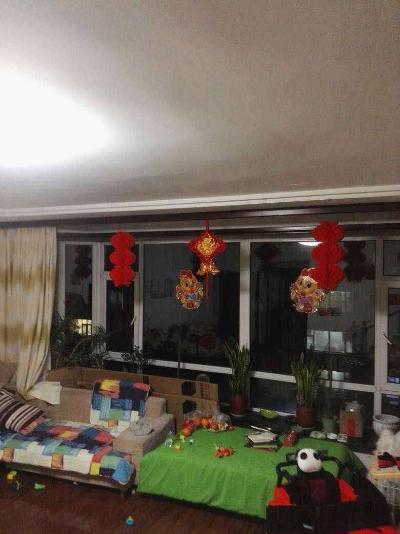 产品质量非常好,很喜庆,嗯,额,,服务正规,啊,快递员服务态度非常好,给快递员加五分
