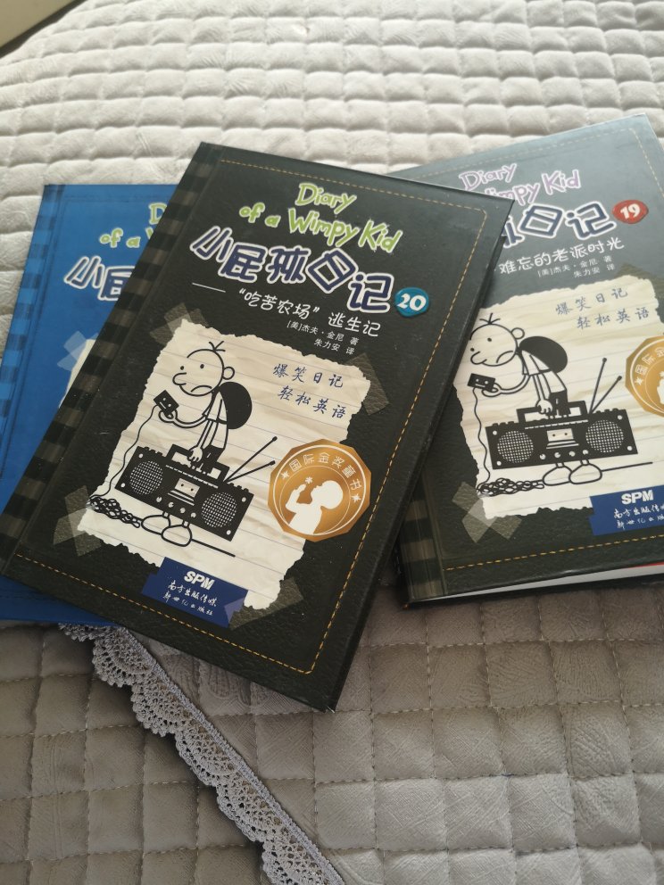 一下子给闺女买了15本,女儿超级爱看。书是正版,纸张质量很好。说一下价格,强调的价格相当于5折,感觉便宜的不得了。下次估计会把这套书全部买齐了。快递还是一如既往的快!