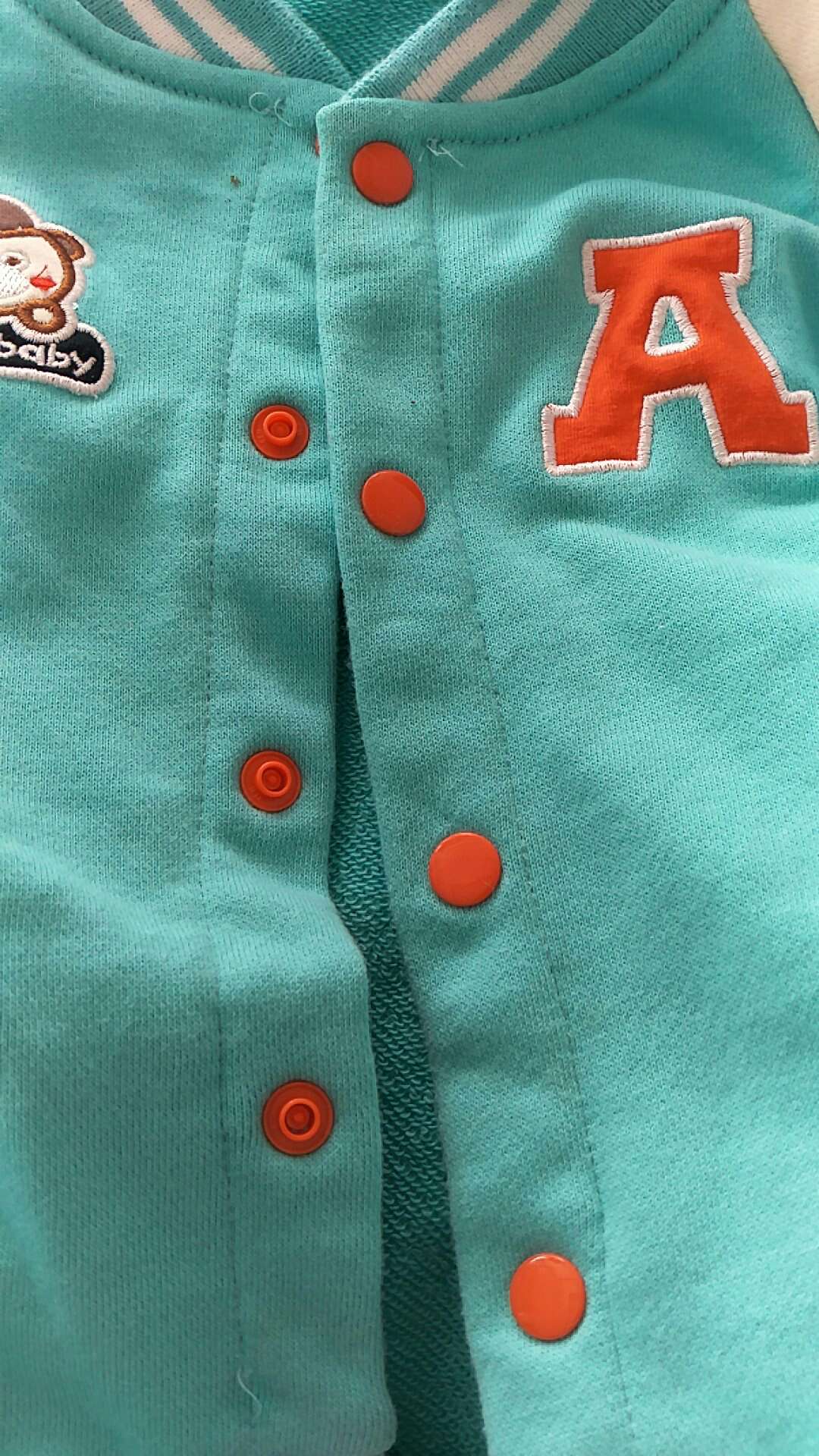 衣服很超值,*划算,质量也没问题,棒棒哒!孩子穿上特别合适!