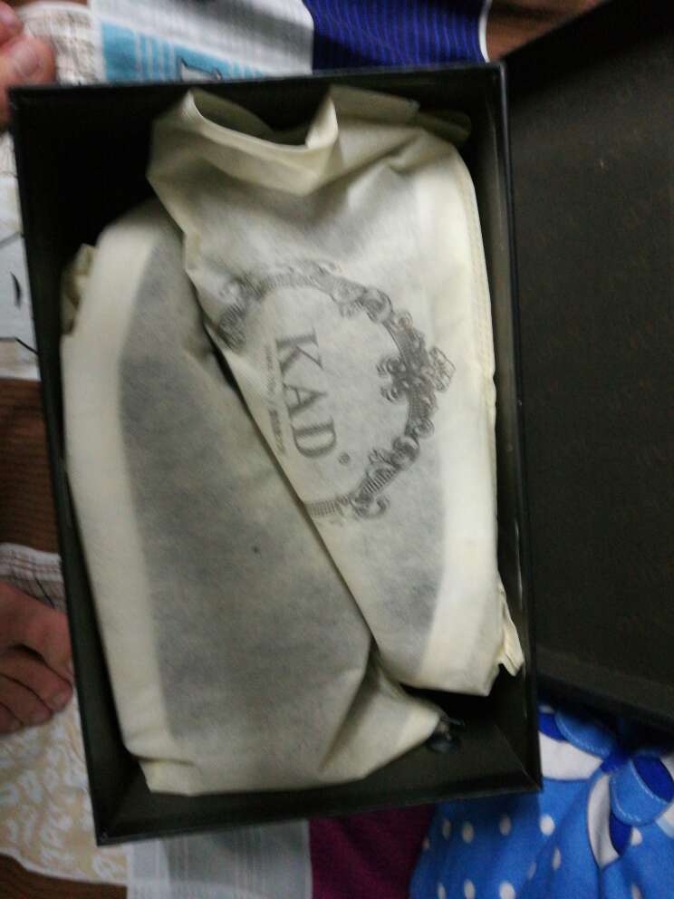 鞋子还可以 挺暖和的,质量还行吧,物流就是比较慢