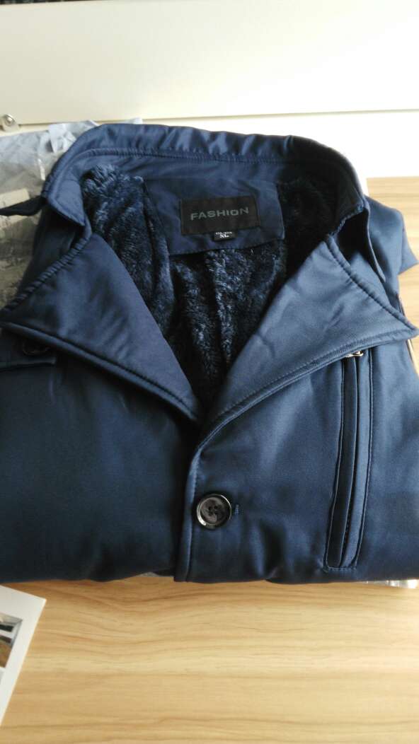 东西已收到一开始衣服里面的毛毛会掉,收到衣服就放心了,唯一的就是衣服布料太软,不够挺直有纵纹,但是还是整体不错?,继续……