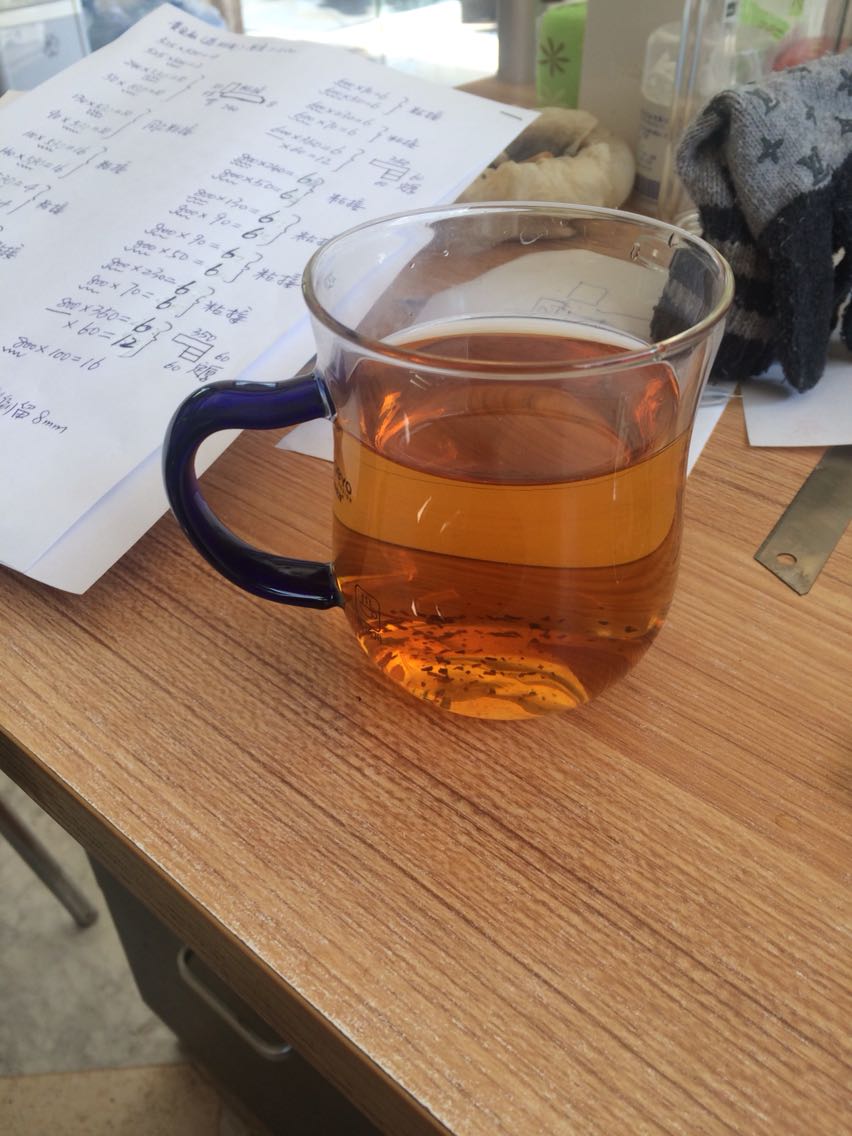 味道可以,能泡四泡,但是茶叶有掺的