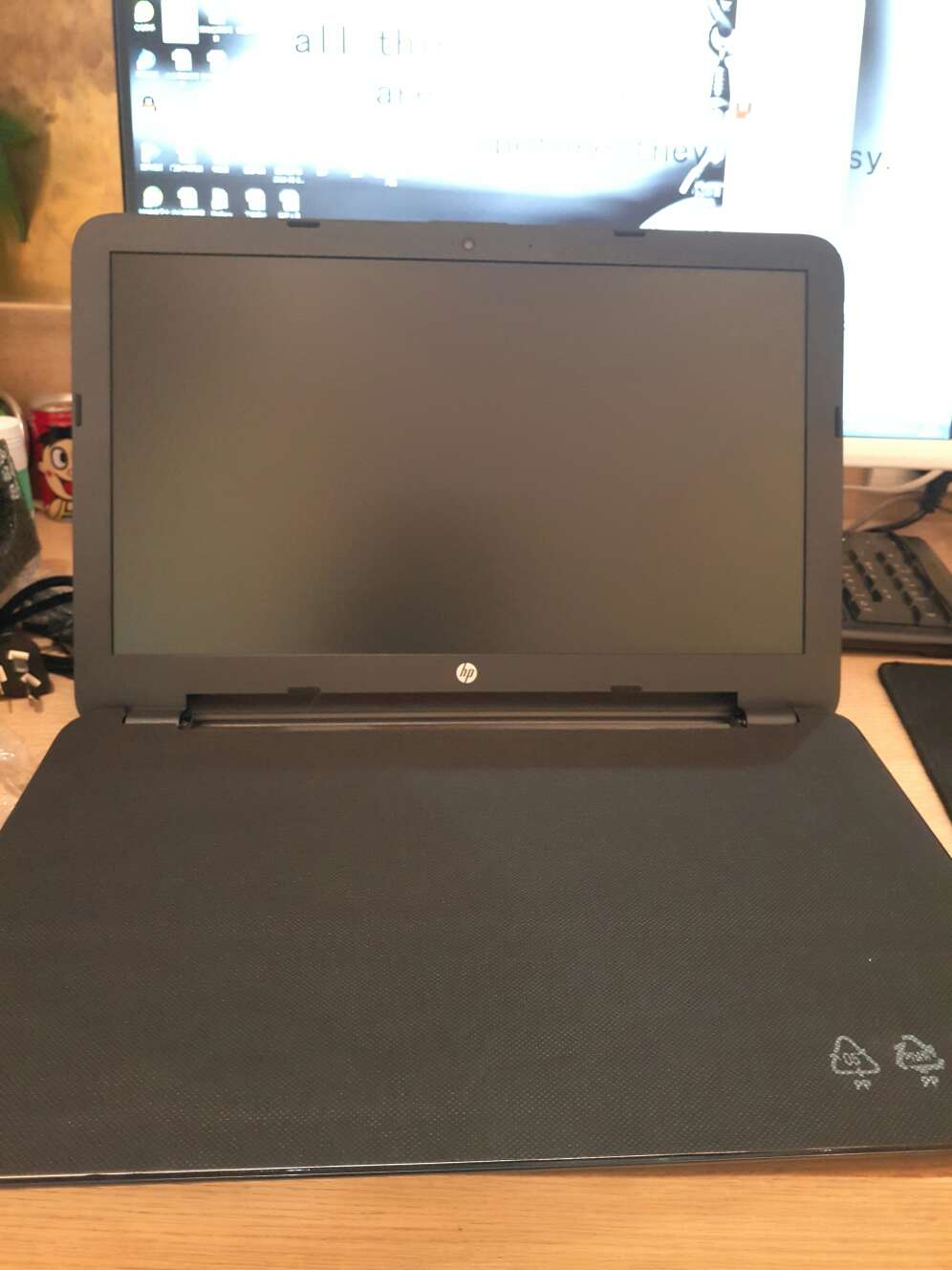 6代低电压I5处理器+4GDDR3,办公清爽自如绰绰有余。就是系统自带很多HP的组件,感觉无用打算重装WIN10。