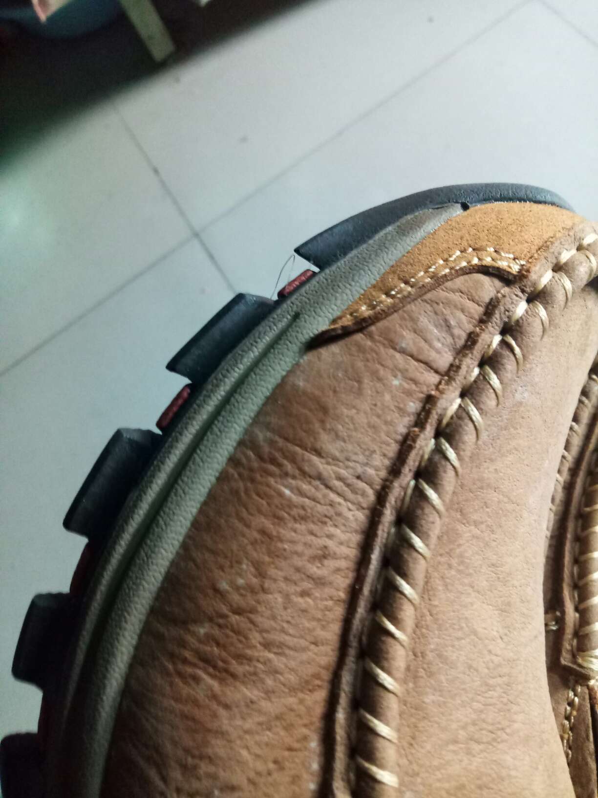 还好吧,就是有一只鞋有点长霉。还没穿。