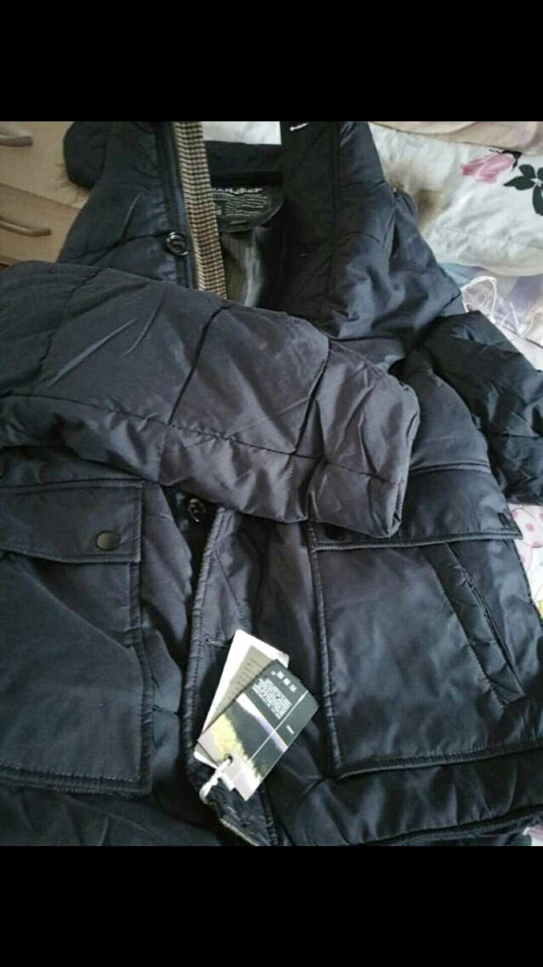 不错,合身,有点色差,无大碍,快递很快,穿着也比较暖和,不错,还是好看