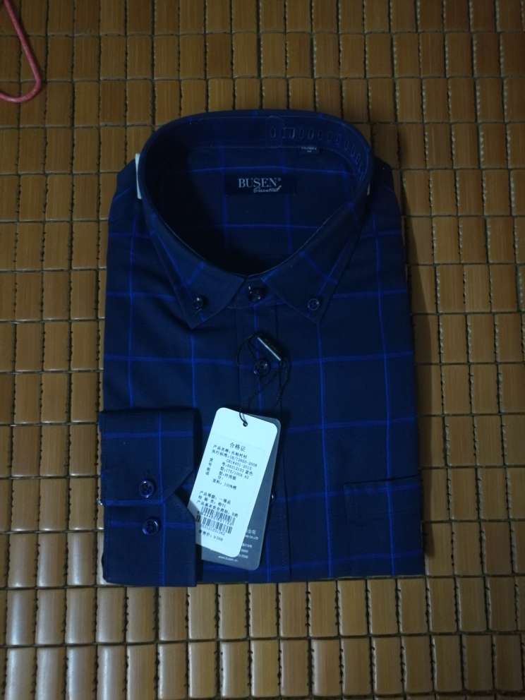 衣服质量不错,正好合身。