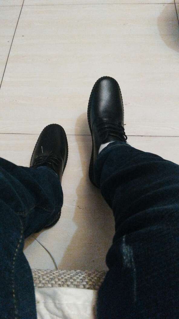 质量是真皮,物流快,穿到也舒服