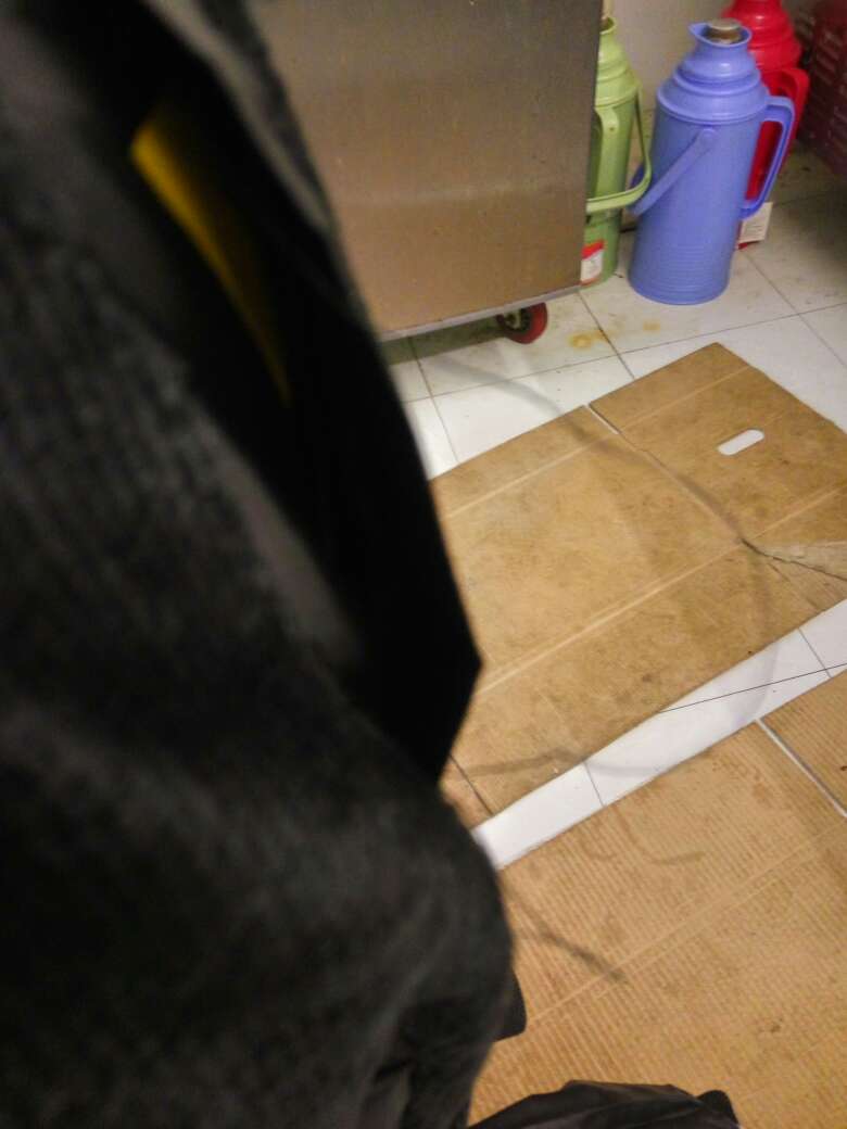 本来想退货的因为要填写快递单麻烦就没退,大家看图建议不要买。实物就像地摊货没啥质量,最差的一次购物