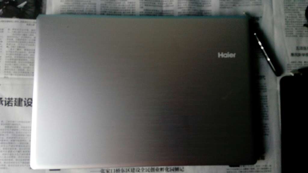 今日到货,晚上用了三小时,系统更新太慢,电脑发热,鲁大师显示75度左右,最高达到80度以上,当前没有发现其它问题。