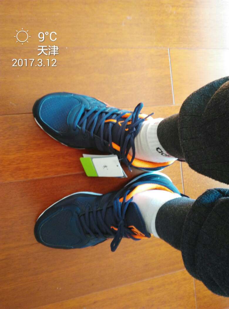 真快,晚上下单,上午收到。合脚,轻松,十分满意,快乐购物!赞赞赞!????