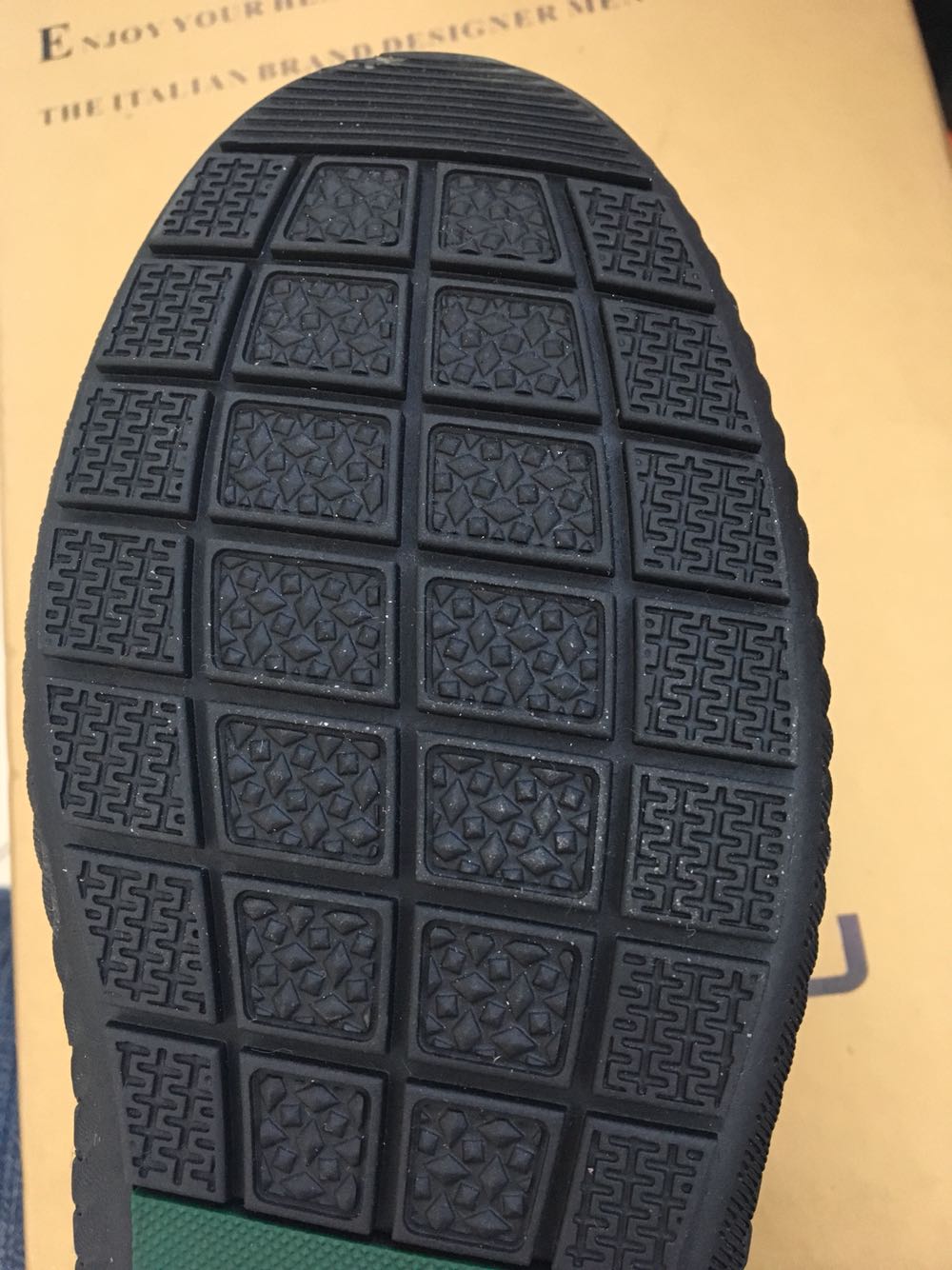 材质不错,做工细腻,很喜欢!正品有保障!