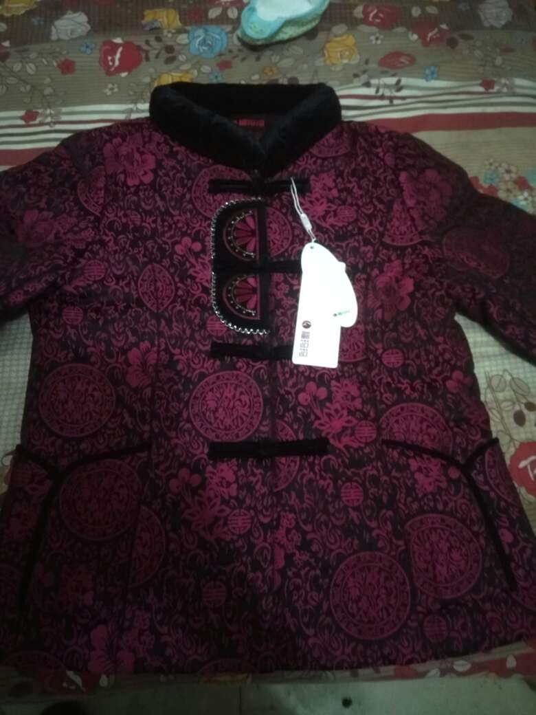 衣服收到了,真的是物超所值啊!快递小哥真心不易,这么冷的天道还这么滑,送货速度还这么快,点赞,