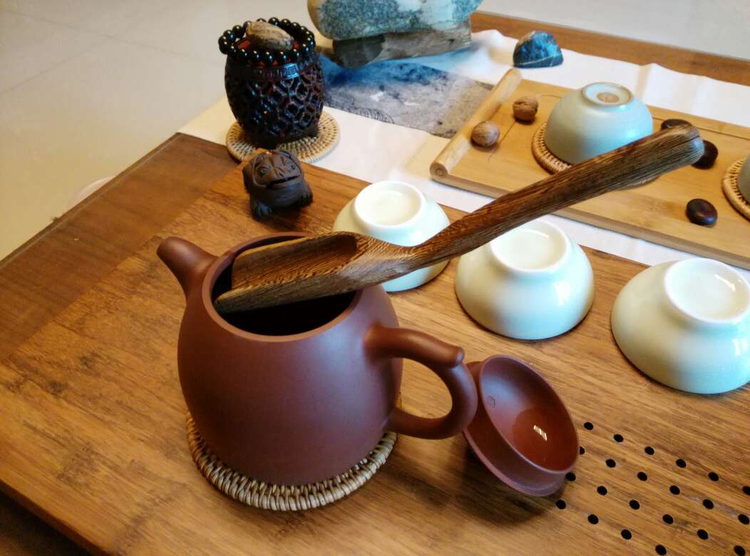 型好,沉稳、端庄、大气。但杯内有味,用几次后好些。