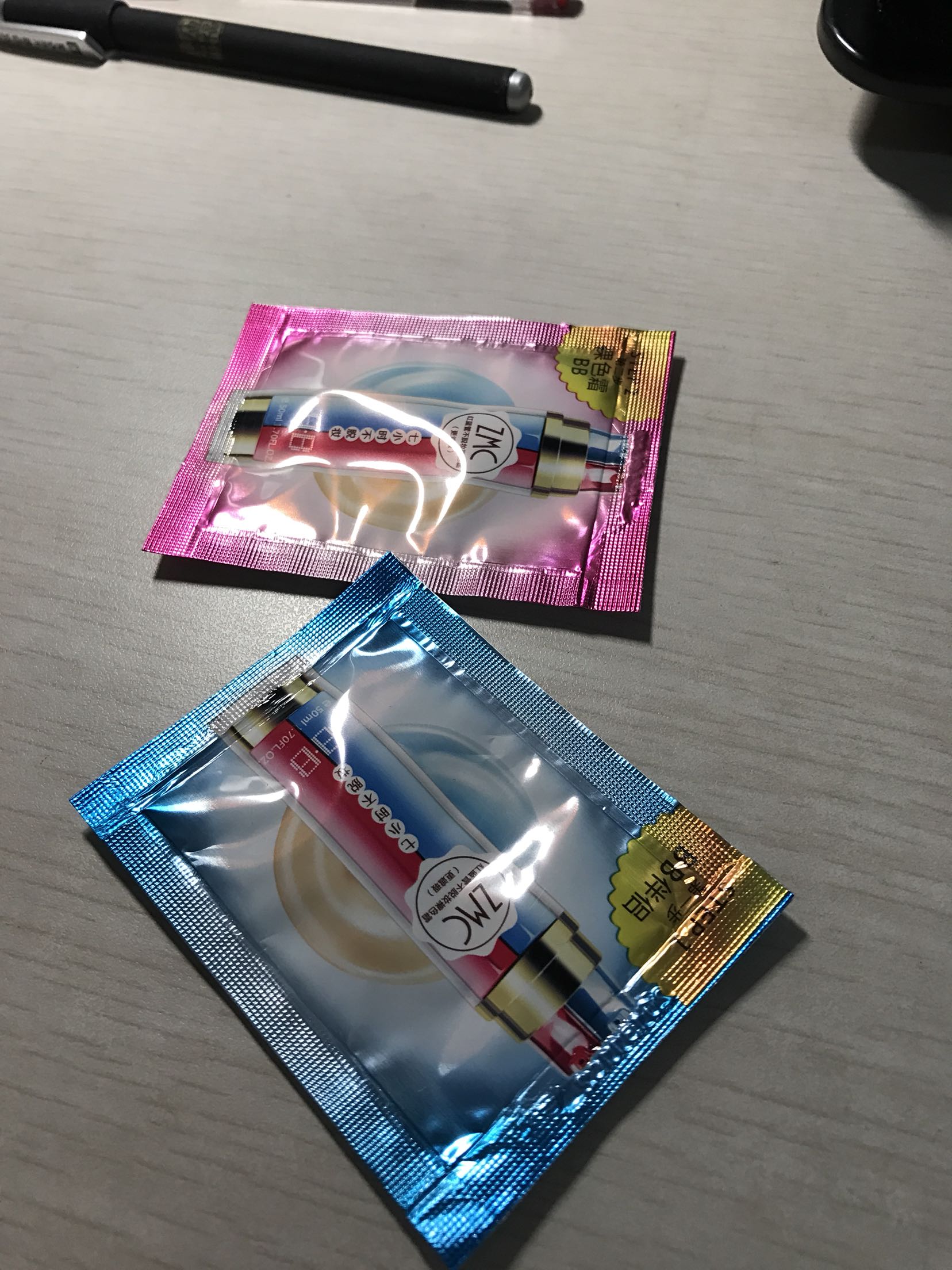小件也不错了,还没开始用也不知道怎样,反正是领券买的,也很实惠,以后旅游用的话还是很不错的,原来两包还是要一起用的,看起来还挺高级的?