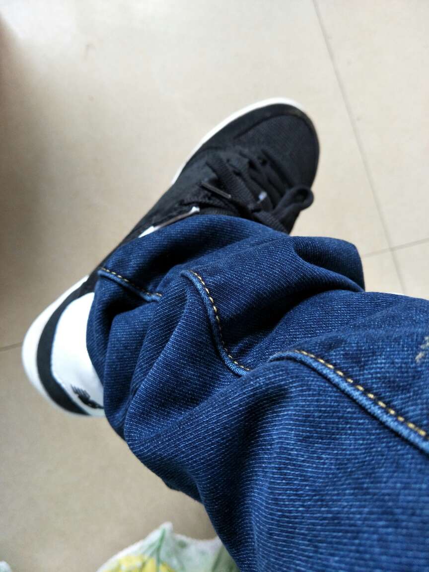 还不错,就是稍稍有点大,本来想买41码的但是没有 只有41.5的