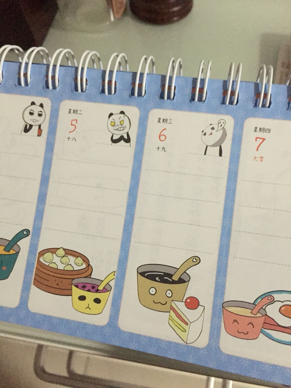 非常非常非常喜欢!真的很值得购买,不论是质量还是内容,真的都很好,难得遇到如此这般那么的优秀日历,可以当日记本也可以当菜谱啊,良心品质!!!