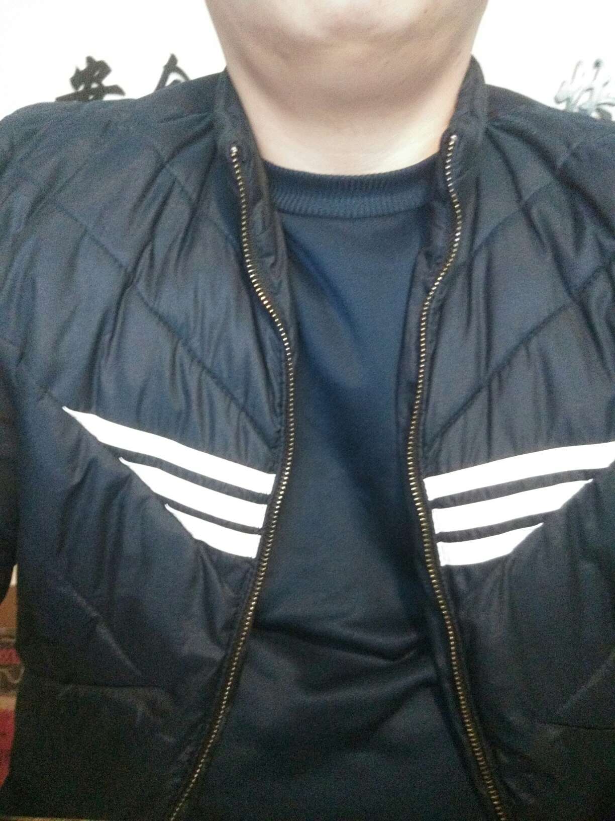 总体来说衣服对得起这个价格,凑合穿吧!