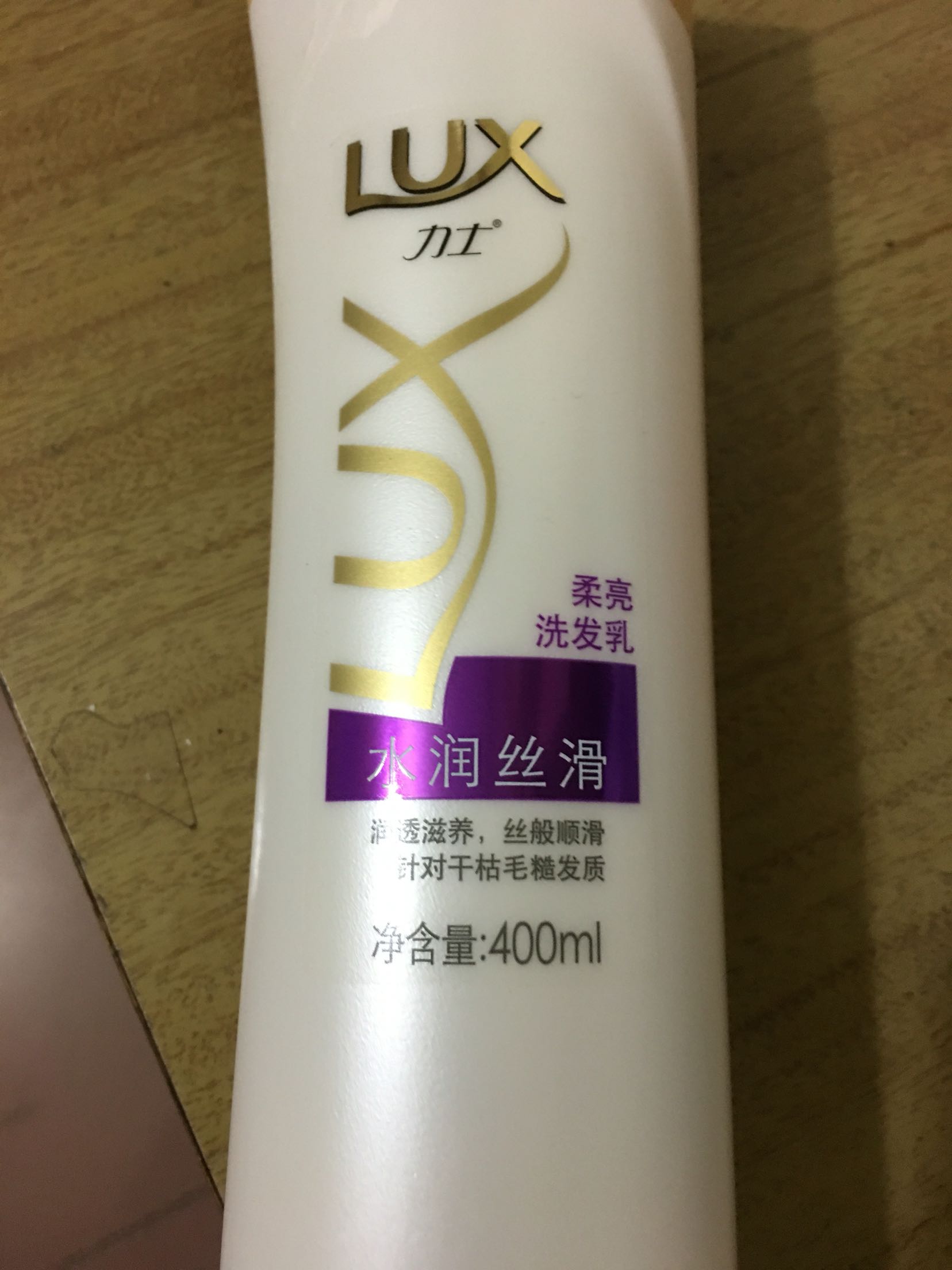 洗发露有洒出来,瓶口的设计不恰当,物品只能给4星。的包装很到位,给5星!