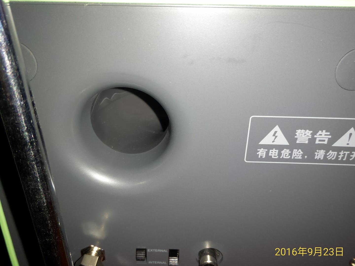 没有调谐指示灯,差评!机壳上有瑕疵黑点,差评!调谐钮太光滑,手拧时打滑,差评!!FM软天线,差差的差评!!!音质好评4分多点。